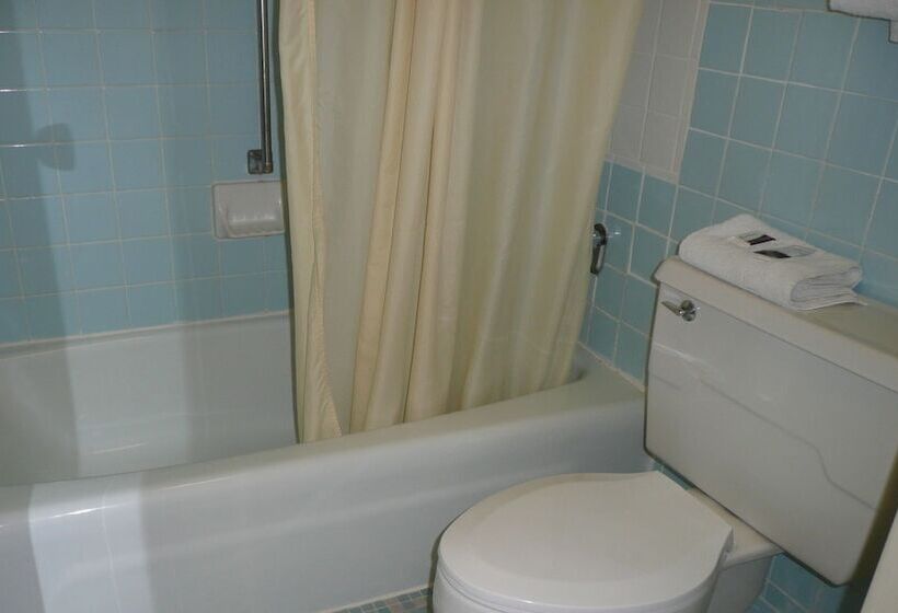 فندق Travelodge By Wyndham Lumberton