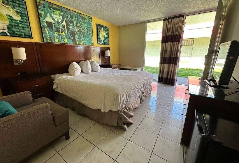 فندق Travelodge By Wyndham Lumberton