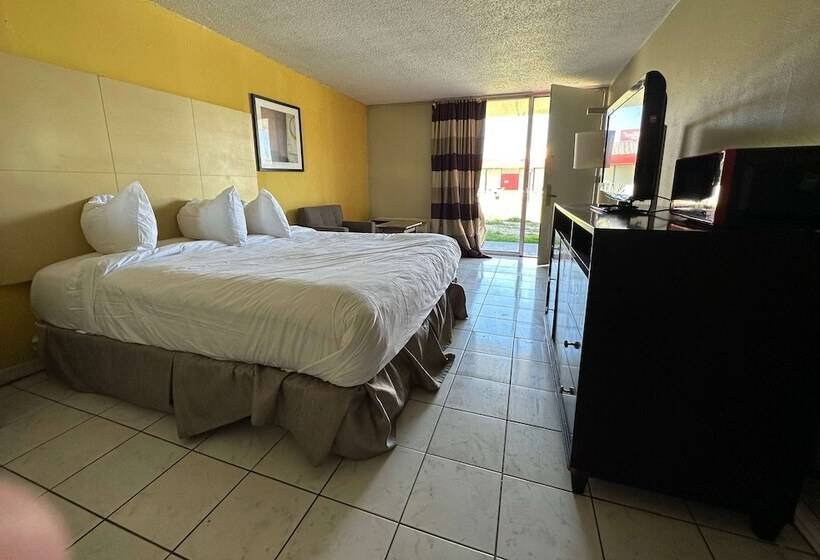 فندق Travelodge By Wyndham Lumberton