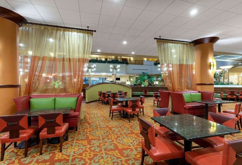 فندق Wyndham Grand Oklahoma City Downtown