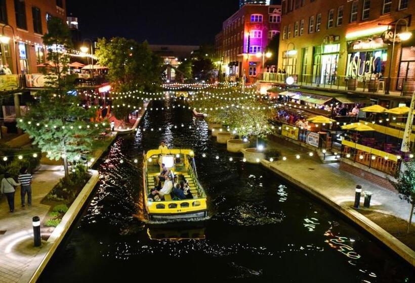 فندق Wyndham Grand Oklahoma City Downtown