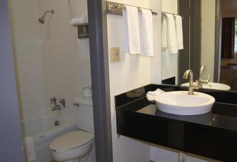 فندق على الطريق Executive Inn