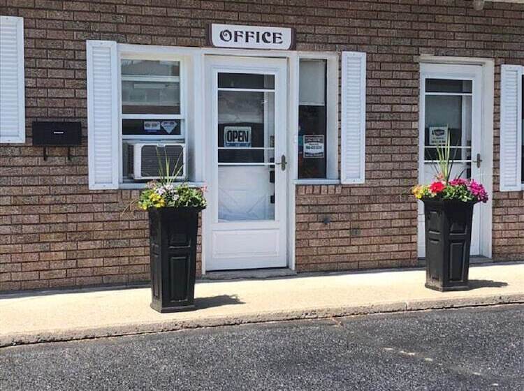 فندق على الطريق The Lincoln Inn