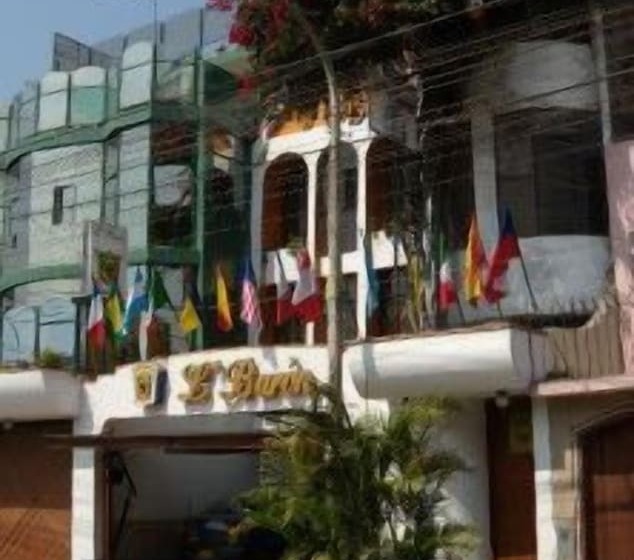 Casahotel Jockey Plaza Mall