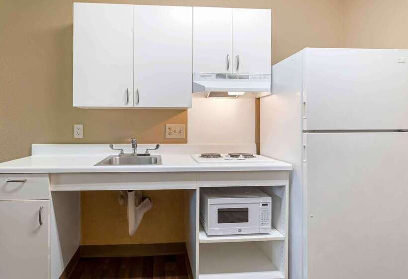 Extended Stay America Suites   Chicago   Schaumburg   I 90