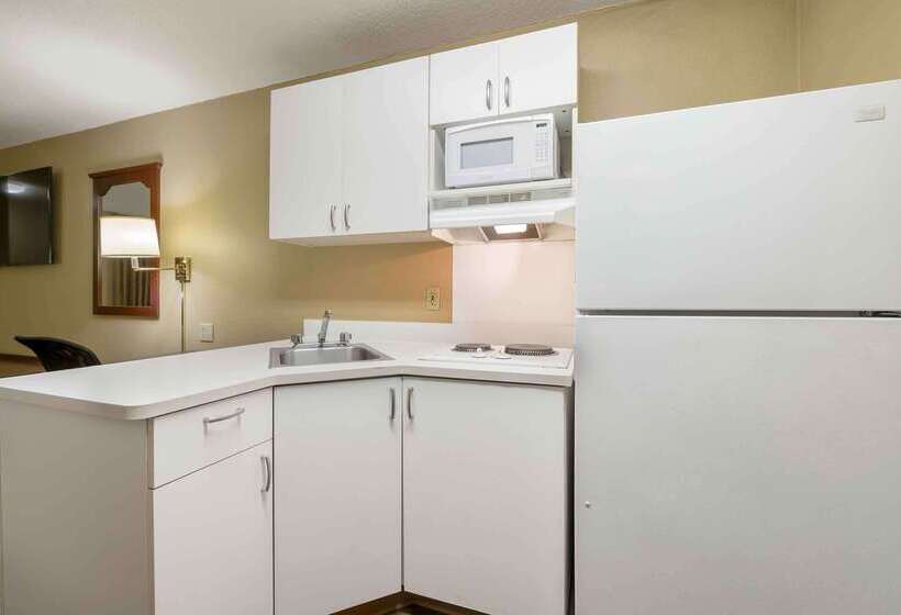 Extended Stay America Suites   Chicago   Schaumburg   I 90