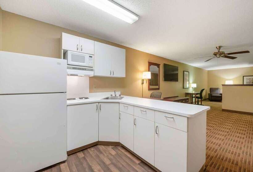 Extended Stay America Suites   Chicago   Schaumburg   I 90