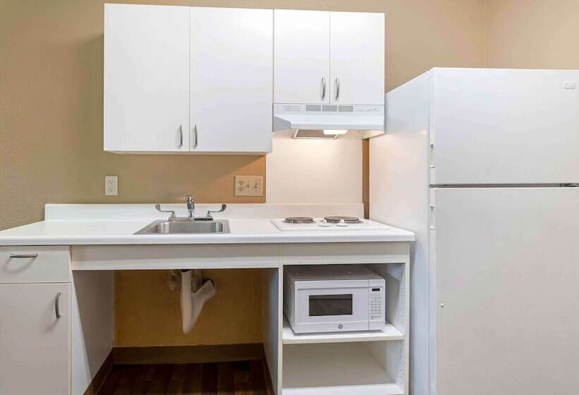 Extended Stay America Suites   Chicago   Schaumburg   I 90