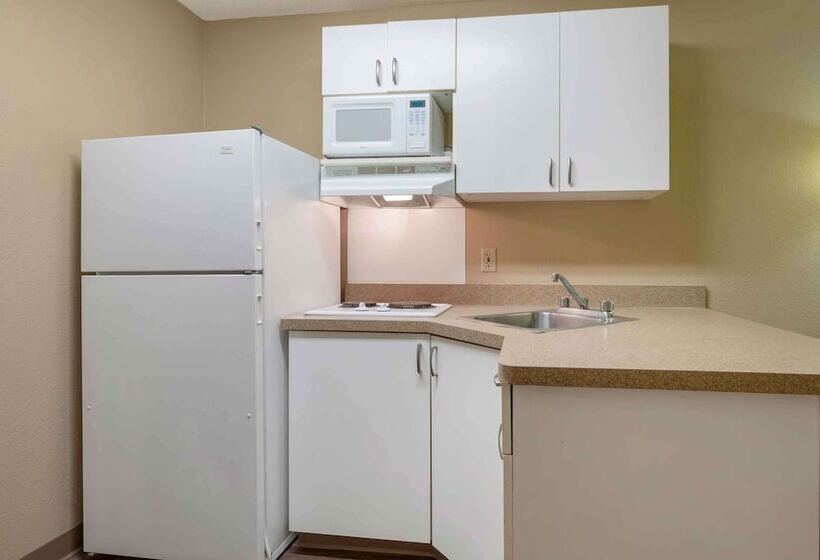 Extended Stay America Suites   Chicago   Schaumburg   I 90