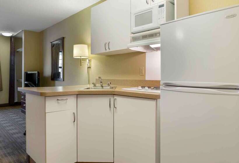 Extended Stay America Suites  Detroit  Metropolitan Airport