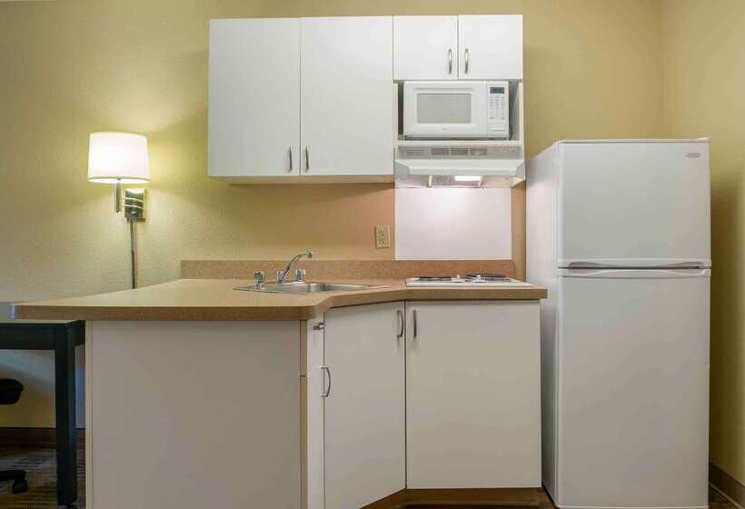 Extended Stay America Suites  Detroit  Metropolitan Airport