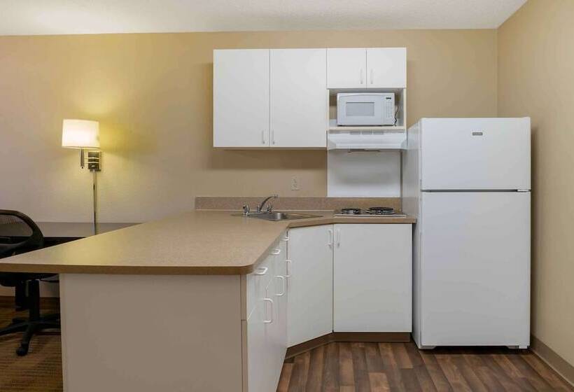Extended Stay America Suites  Detroit  Metropolitan Airport