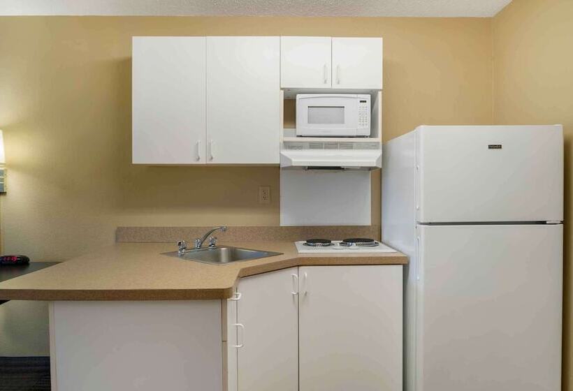 Extended Stay America Suites  Detroit  Metropolitan Airport