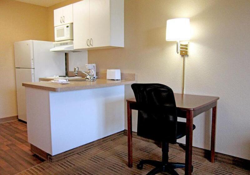 Extended Stay America Suites  Tampa  Airport  Spruce Street