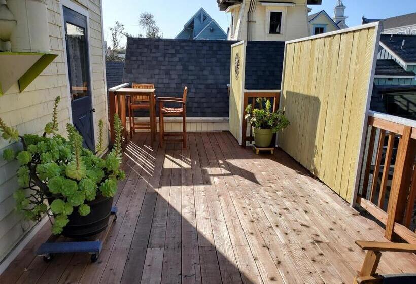 Headlands Inn Bed And Breakfast