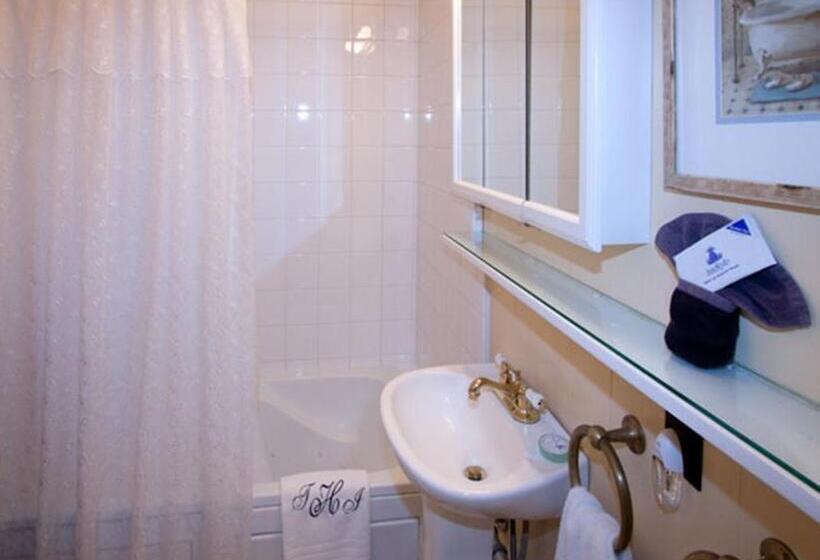 Headlands Inn Bed And Breakfast