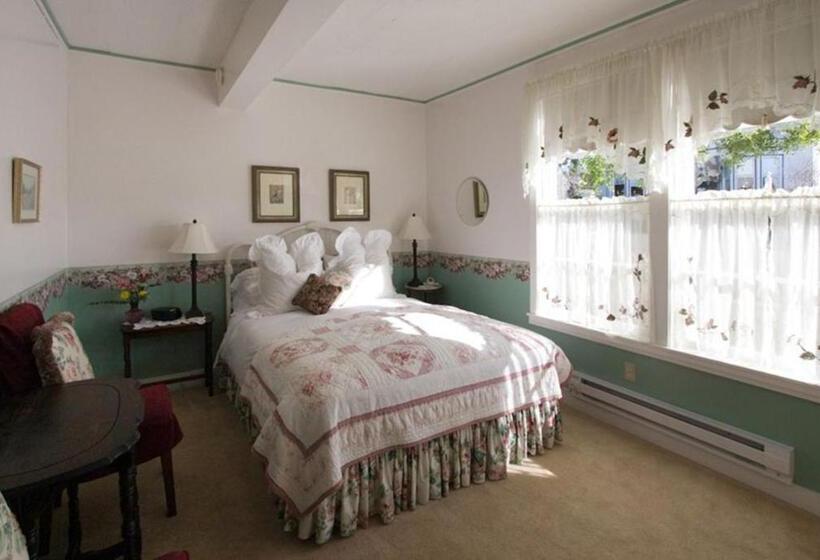 Headlands Inn Bed And Breakfast