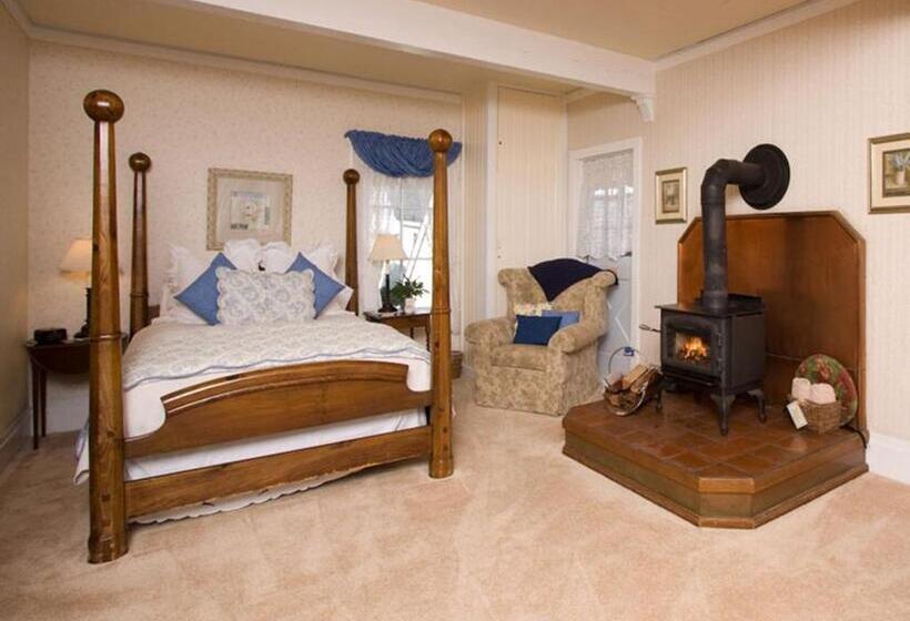 Headlands Inn Bed And Breakfast