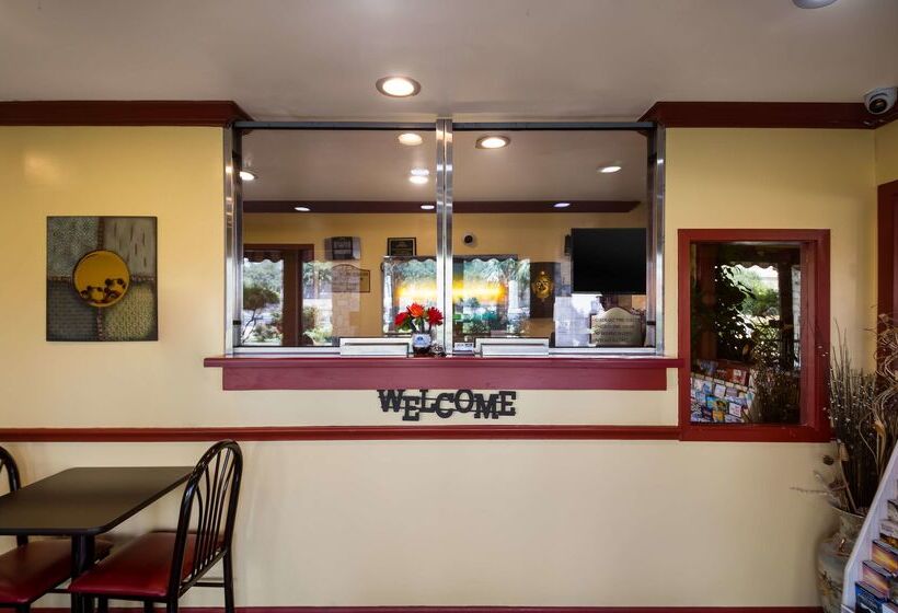 Отель Americas Best Value Inn Buda