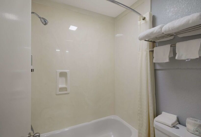 Отель Americas Best Value Inn Buda