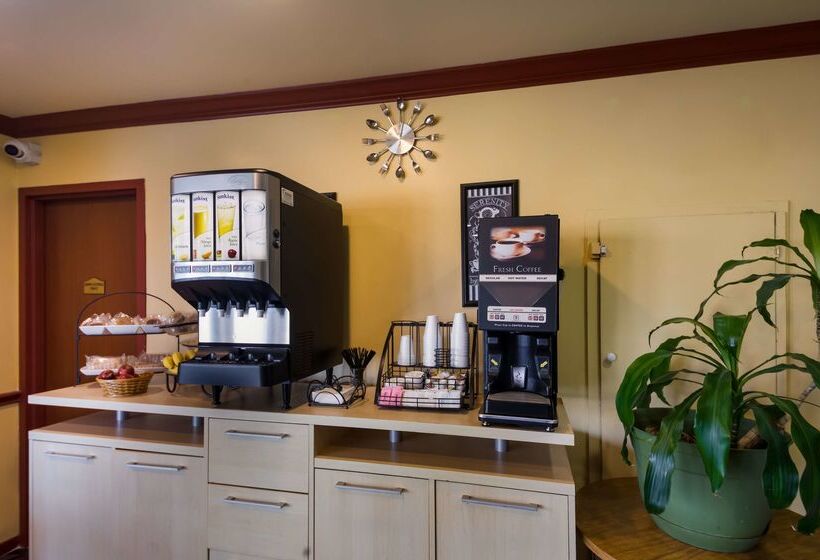 Отель Americas Best Value Inn Buda