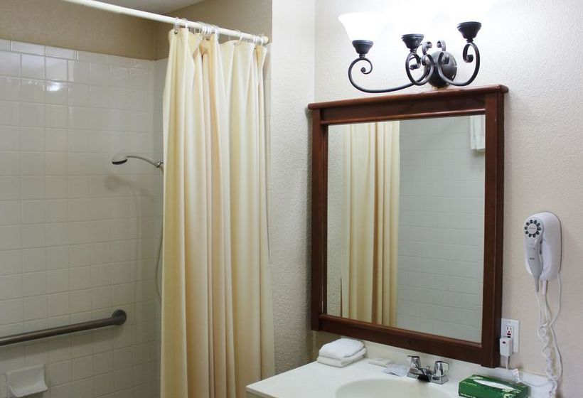 هتل Rodeway Inn & Suites