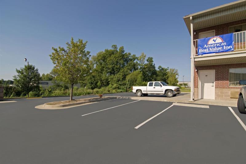 בית מלון כפרי Americas Best Value Inn Bryant