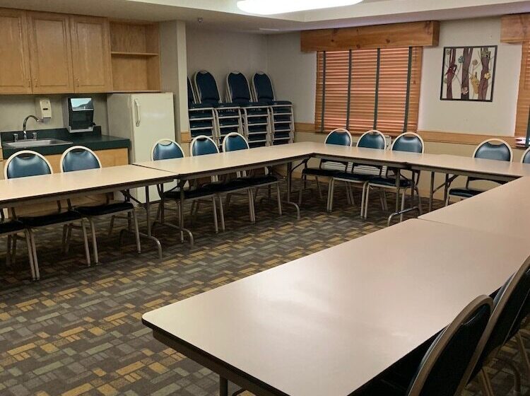 فندق Americinn By Wyndham Hampton