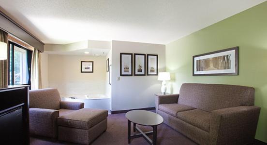 فندق Americinn By Wyndham Hampton