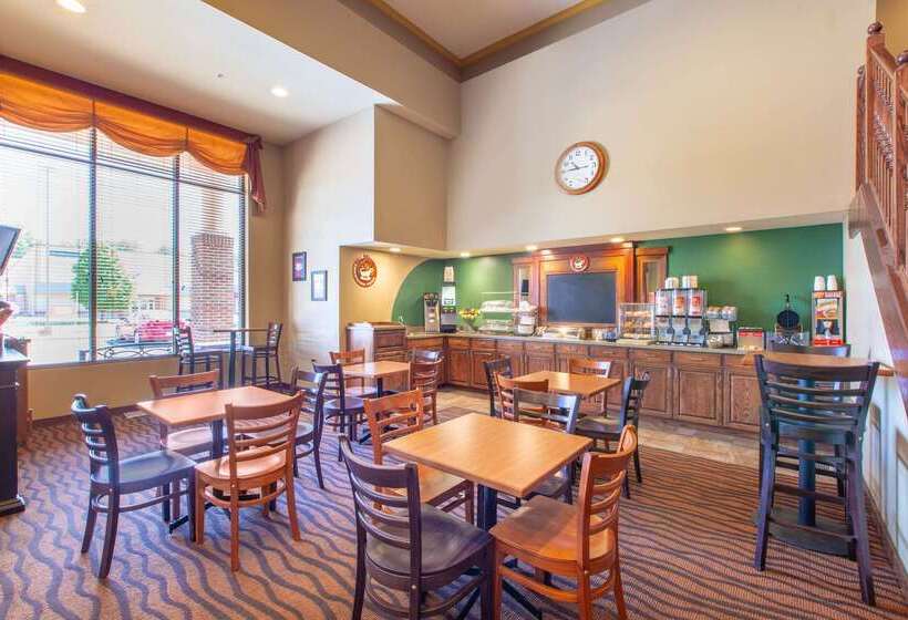 בית מלון כפרי Americinn By Wyndham Ottumwa