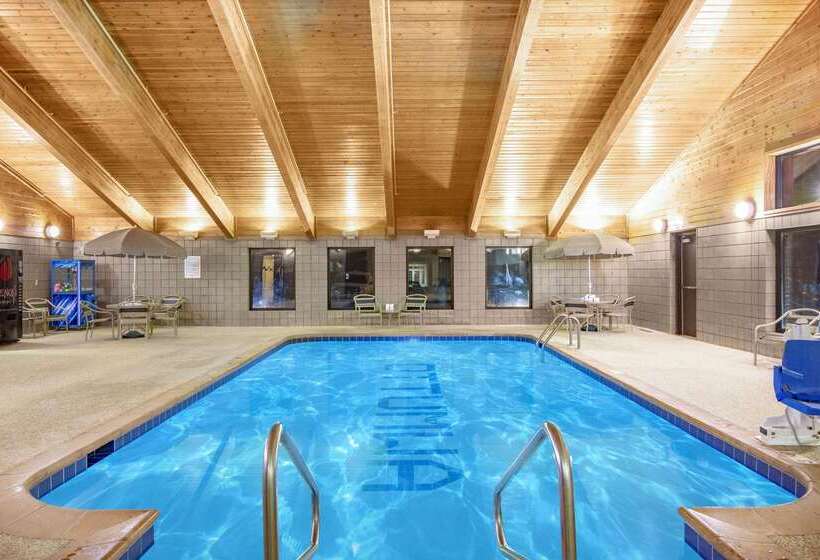 בית מלון כפרי Americinn By Wyndham Ottumwa