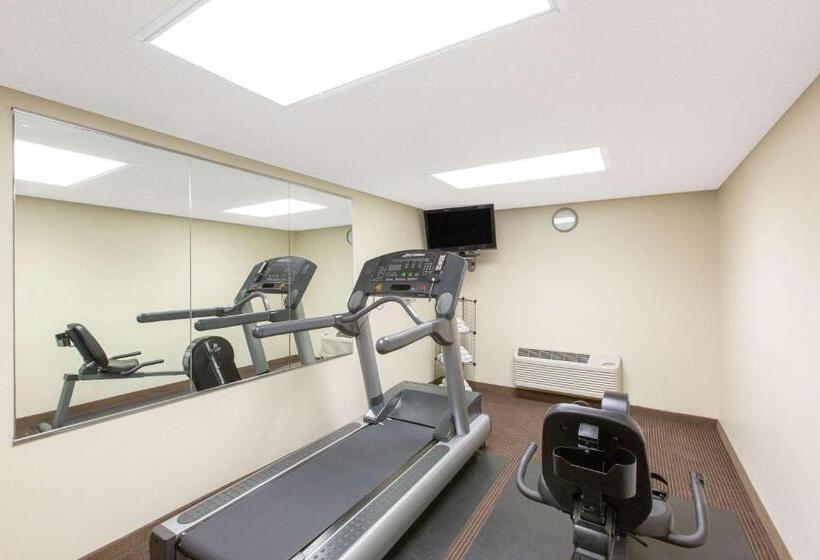 בית מלון כפרי Americinn By Wyndham Ottumwa