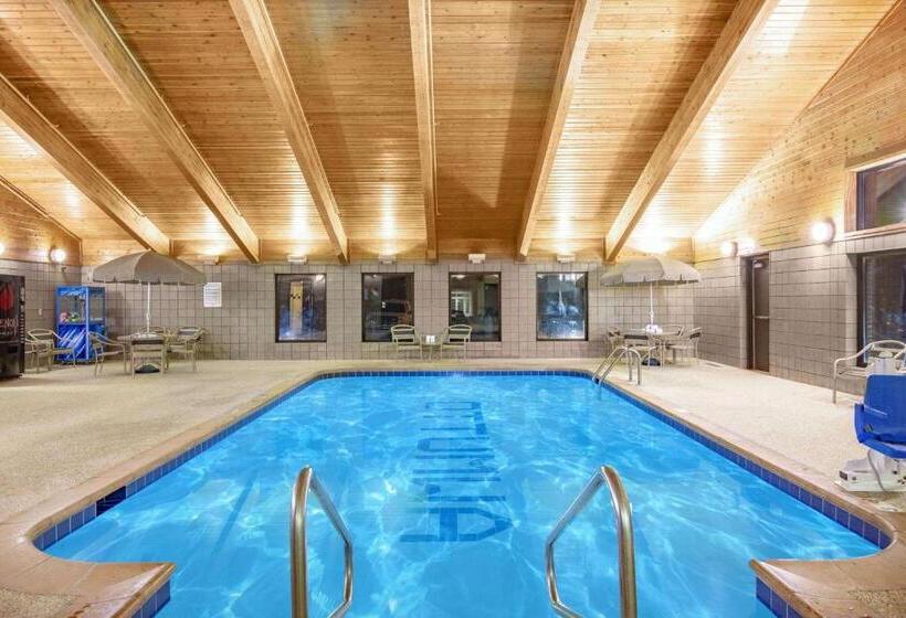 בית מלון כפרי Americinn By Wyndham Ottumwa