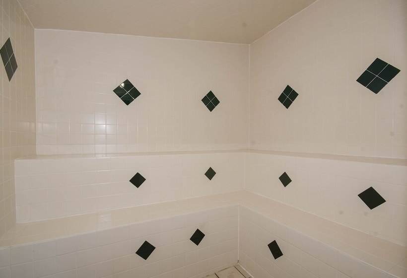 فندق Black Beach Inn By Grandstay