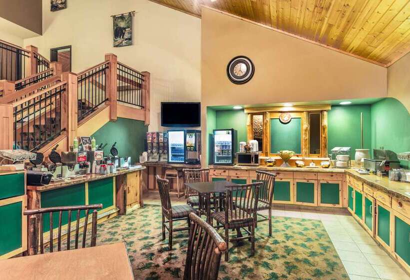 Отель Americinn By Wyndham Wisconsin Dells