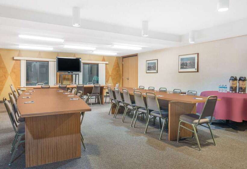 فندق Baymont By Wyndham Kasson Rochester Area