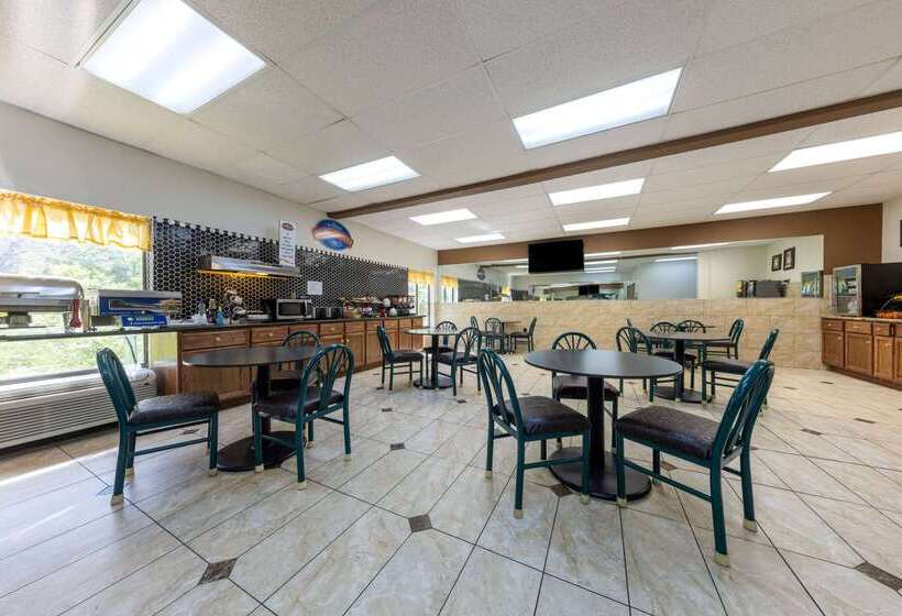 בית מלון כפרי Baymont By Wyndham Lawrence