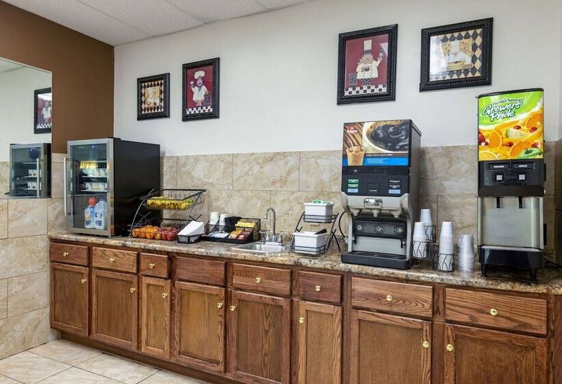 בית מלון כפרי Baymont By Wyndham Lawrence