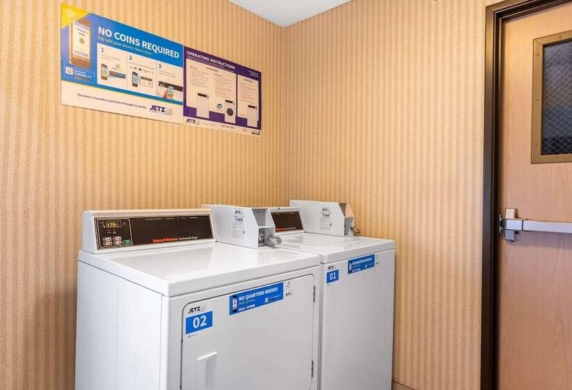 בית מלון כפרי Baymont By Wyndham Lawrence