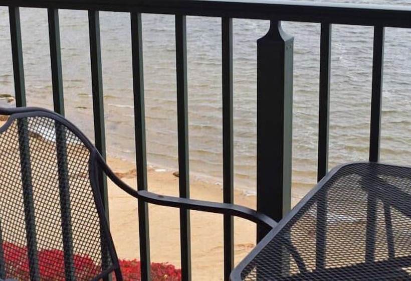 Beachfront Hotel Houghton Lake