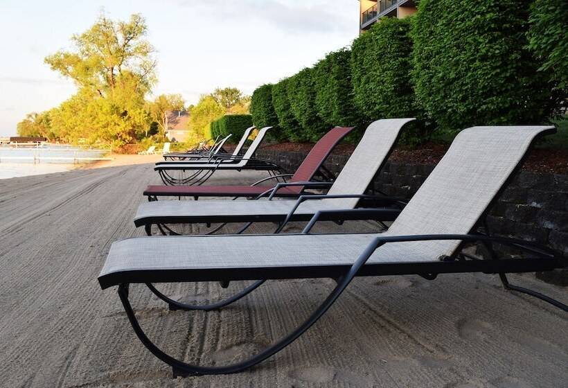 Beachfront Hotel Houghton Lake