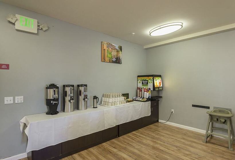 Beachfront Hotel Houghton Lake