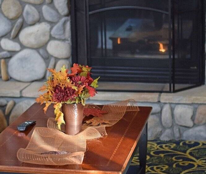 Beachfront Hotel Houghton Lake