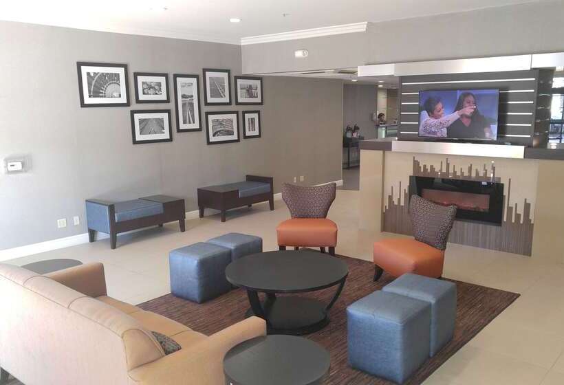 酒店 Best Western Plus Delta Inn & Suites