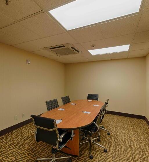 酒店 Best Western Plus Delta Inn & Suites