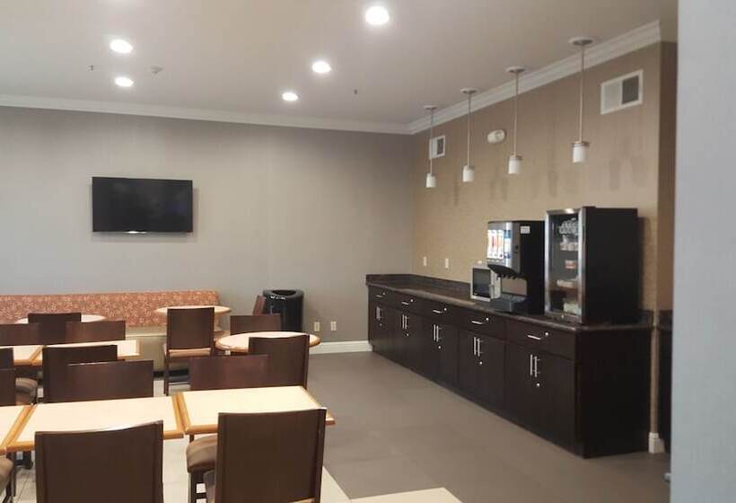 酒店 Best Western Plus Delta Inn & Suites