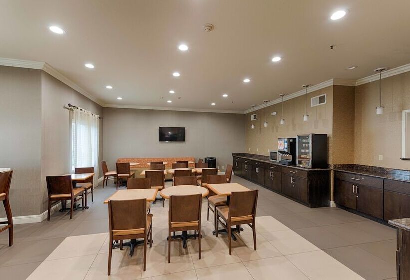 酒店 Best Western Plus Delta Inn & Suites