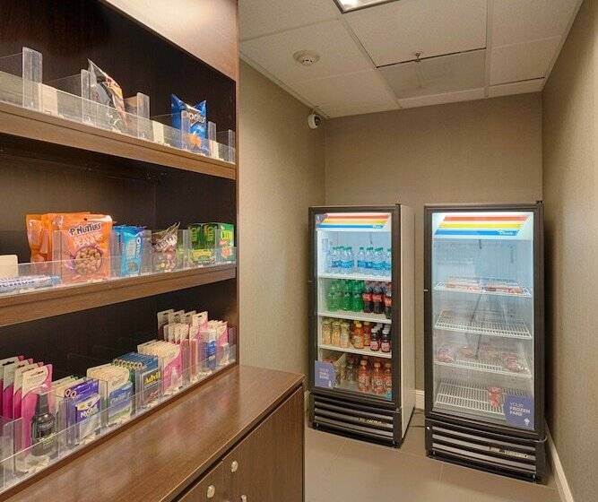 酒店 Best Western Plus Delta Inn & Suites