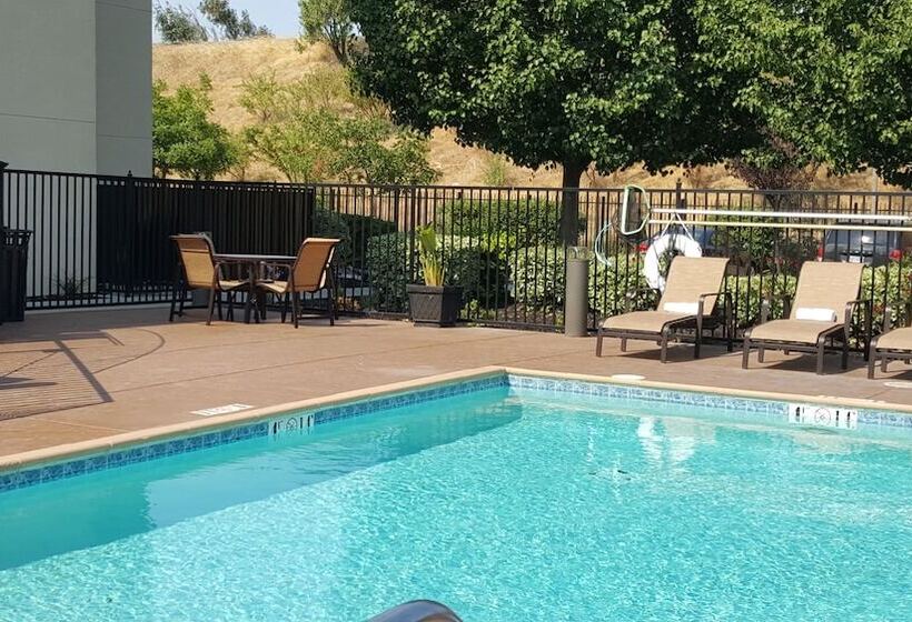 酒店 Best Western Plus Delta Inn & Suites