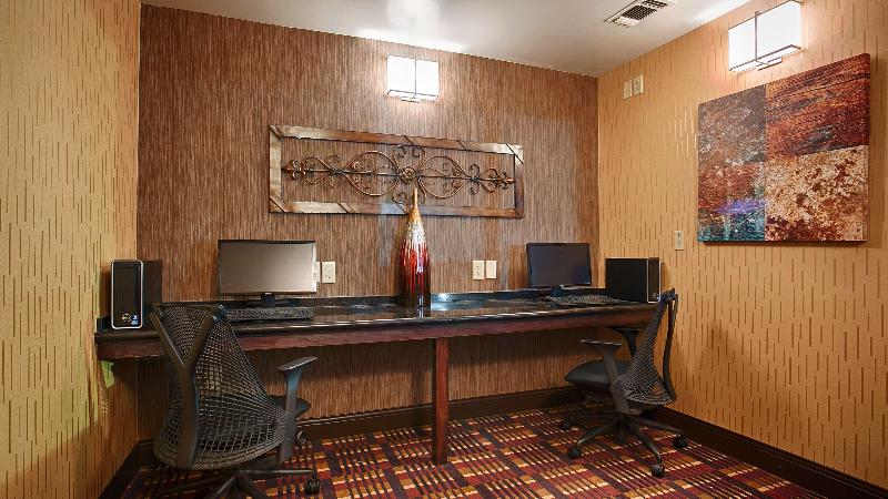 Отель Best Western Plus Midwest Inn & Suites